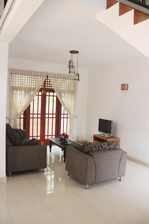 Hotel Red Rose Negombo Phòng bức ảnh