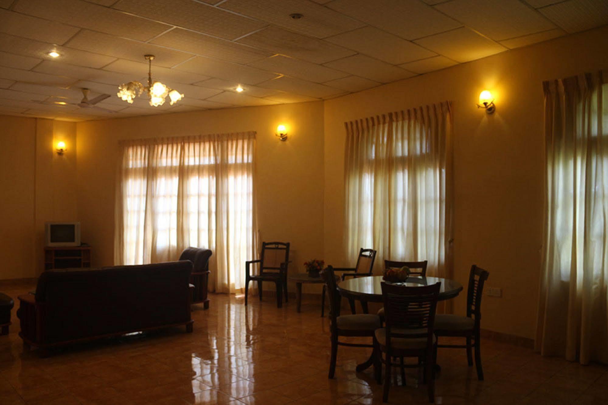 Hotel Red Rose Negombo Ngoại thất bức ảnh