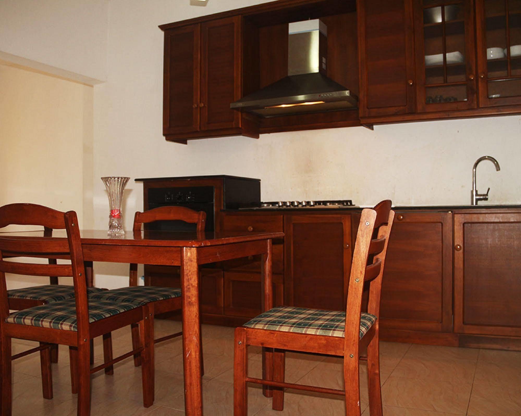 Hotel Red Rose Negombo Ngoại thất bức ảnh