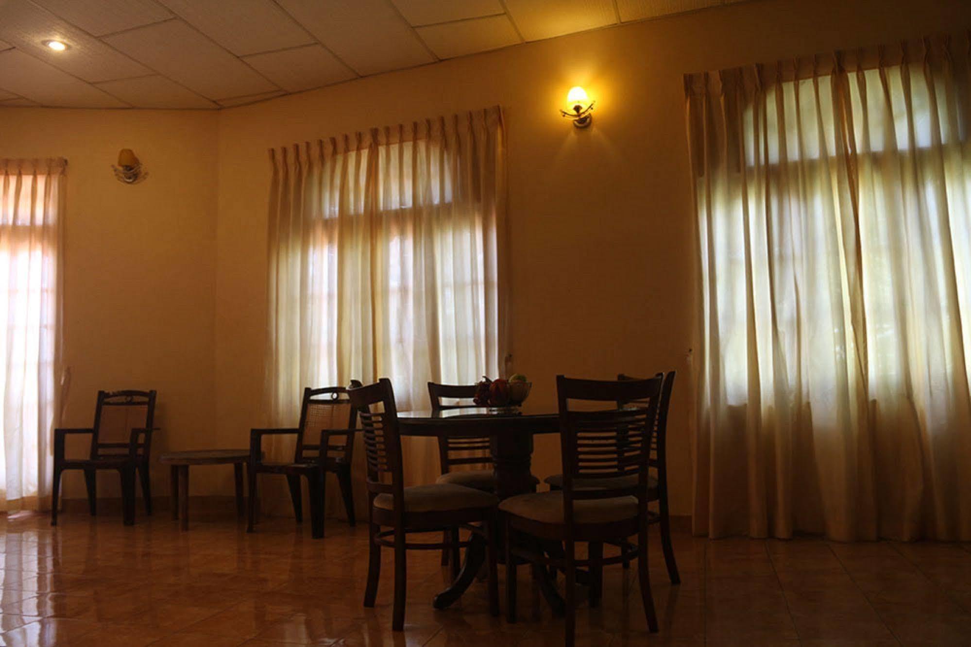 Hotel Red Rose Negombo Ngoại thất bức ảnh